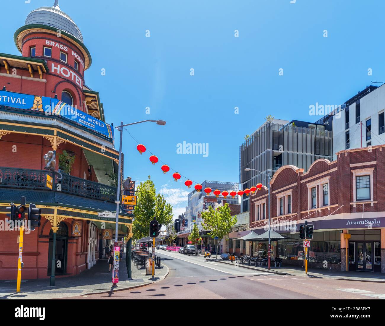 William Street im Stadtteil Northbridge mit dem Brass Monkey Hotel auf der linken Seite, Perth, Western Australia, Australien Stockfoto