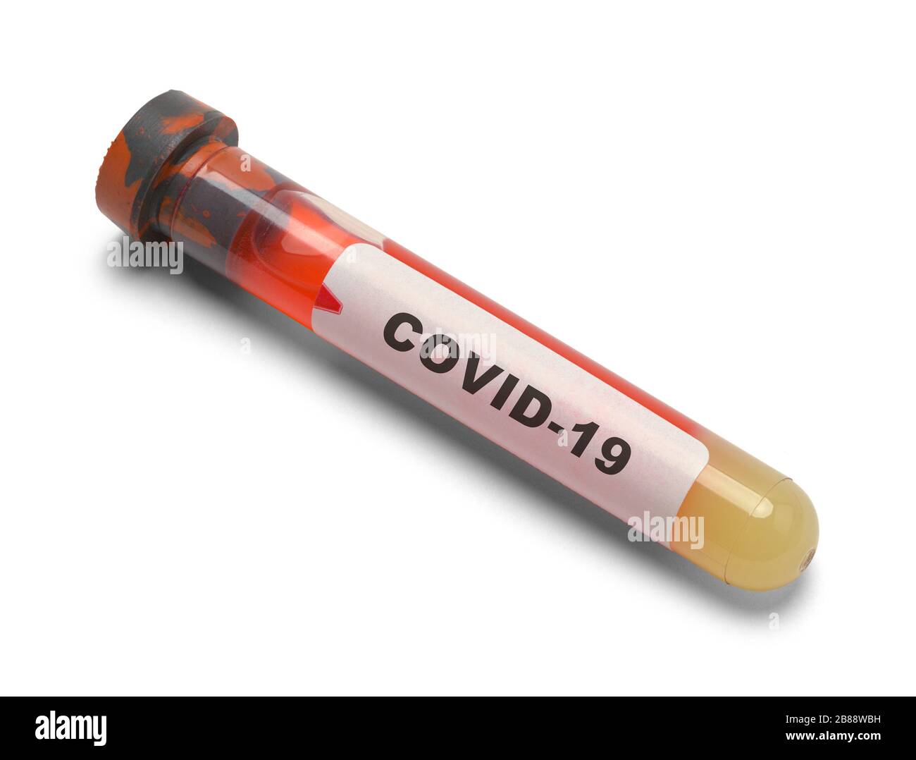 Blutflasche mit COVID-19 auf Etikett isoliert auf weißem Hintergrund. Stockfoto