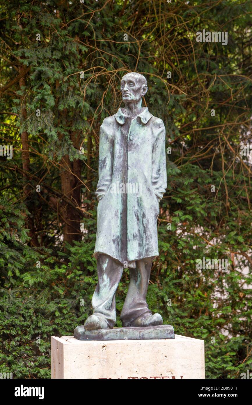 Statue, bekannt als "Unbekannter Häftling" von Fritz Koelle im ehemaligen NS-deutschen KZ Dachau-München. Stockfoto