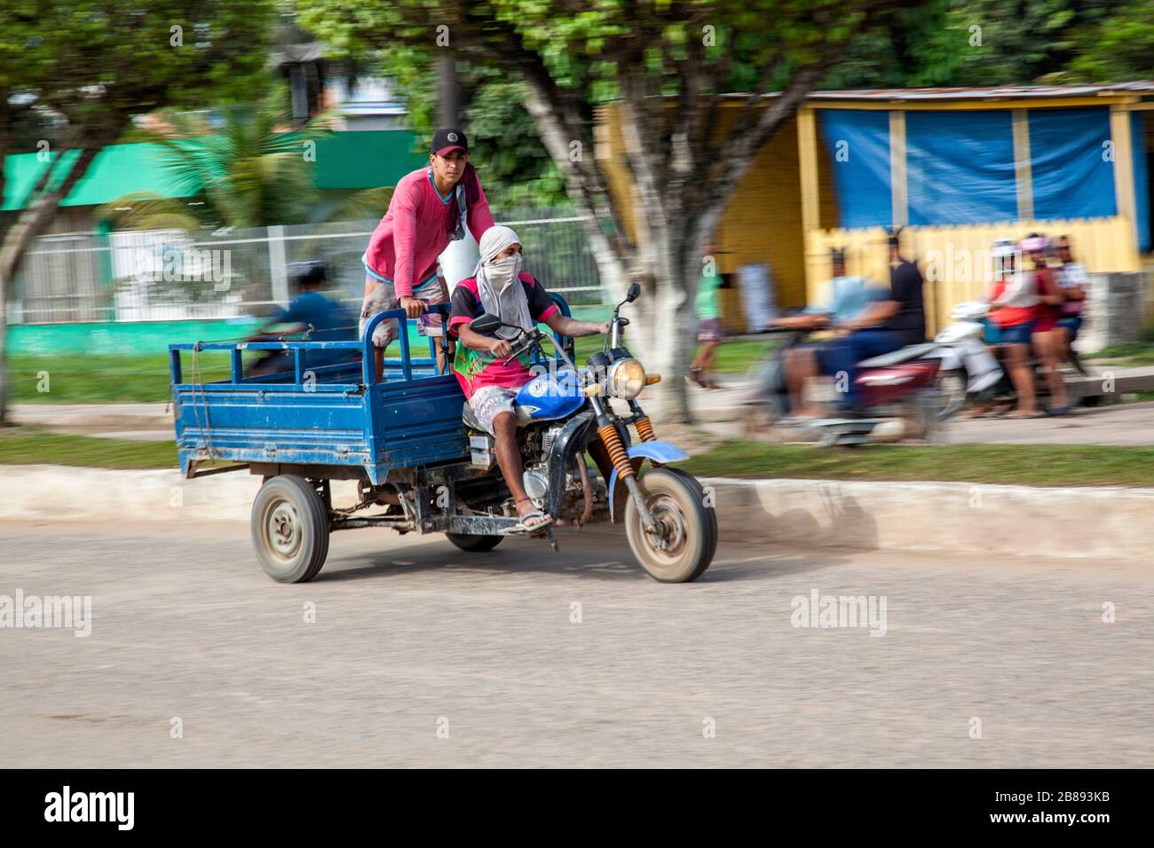 Mit freundlichen Grüßen Fettleibigkeit BungeeSprung motorrad transportieren  transporter amazon Hunger Kakadu Briefmarke