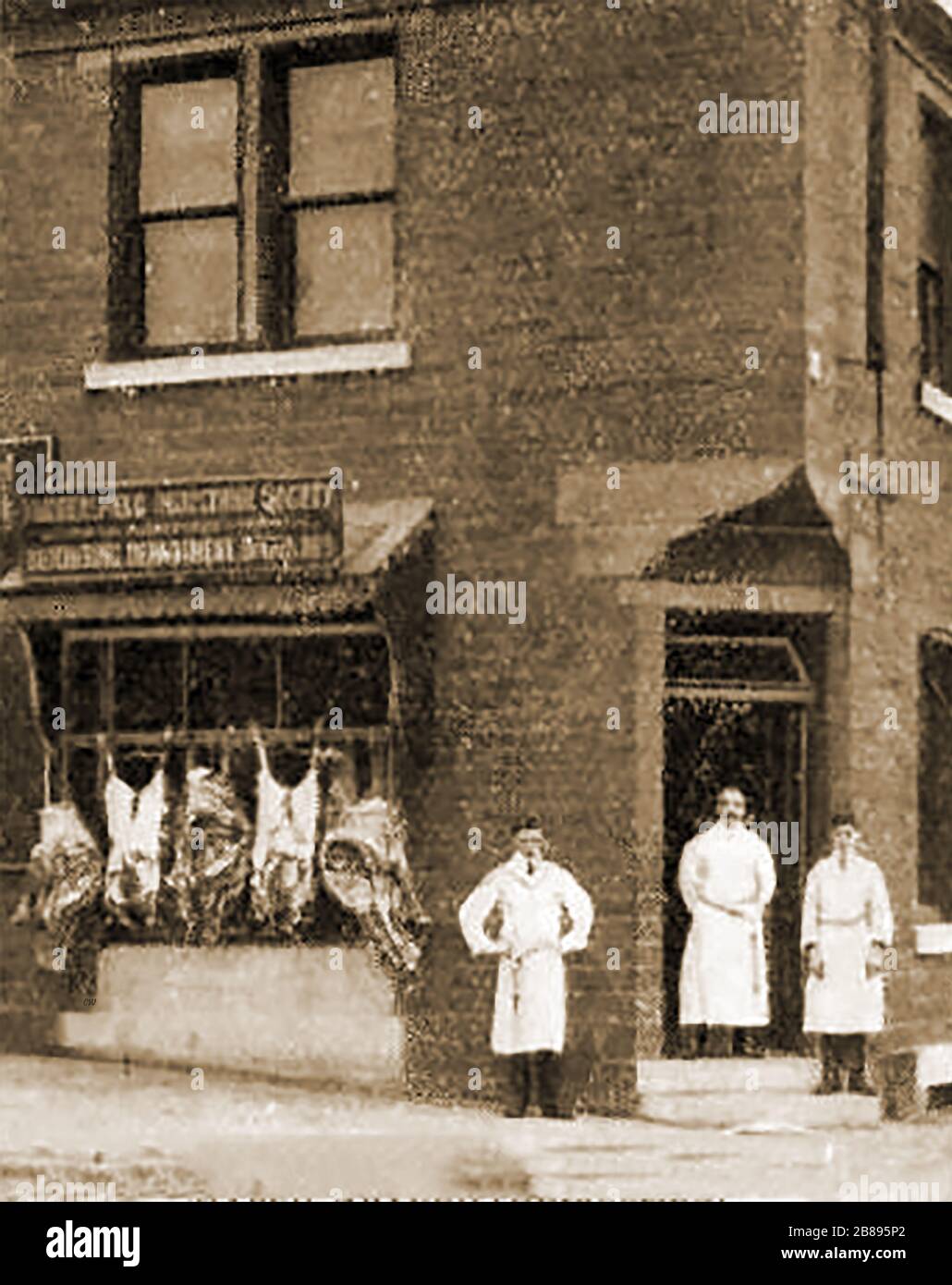 Huddersfield Industrial Society - ein frühes Foto des Marsh Butchers Shop Stockfoto