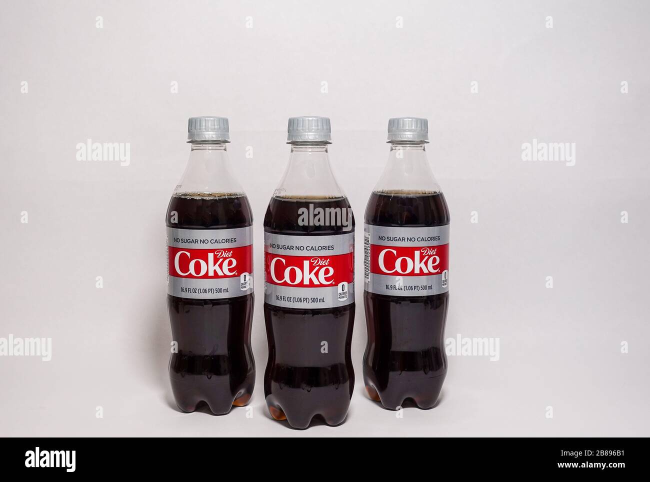 Nasse Plastik Diat Cola Flasche Stockfotos Und Bilder Kaufen Alamy