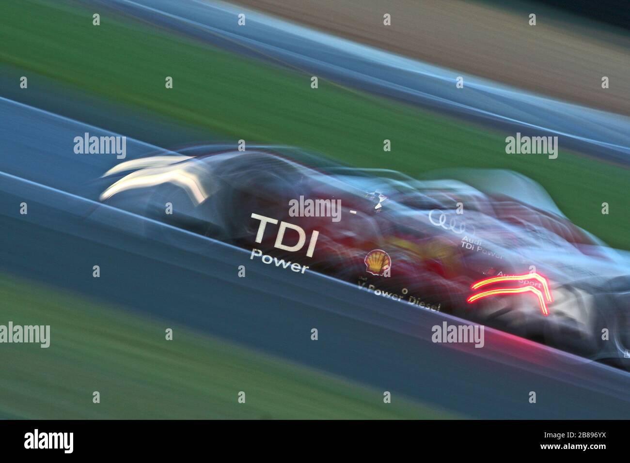24-Stunden-Rennen VON LE MANS 2007 - Audi R10 TDI gefahren von: Rinaldo Capello (I)/Tom Kristensen (DK)/Allan McNish (GB) Stockfoto