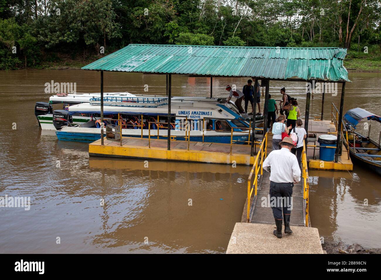 Anlegesteg bei Puerto Nariña Village Amazons, Kolumbien, Südamerika. Stockfoto