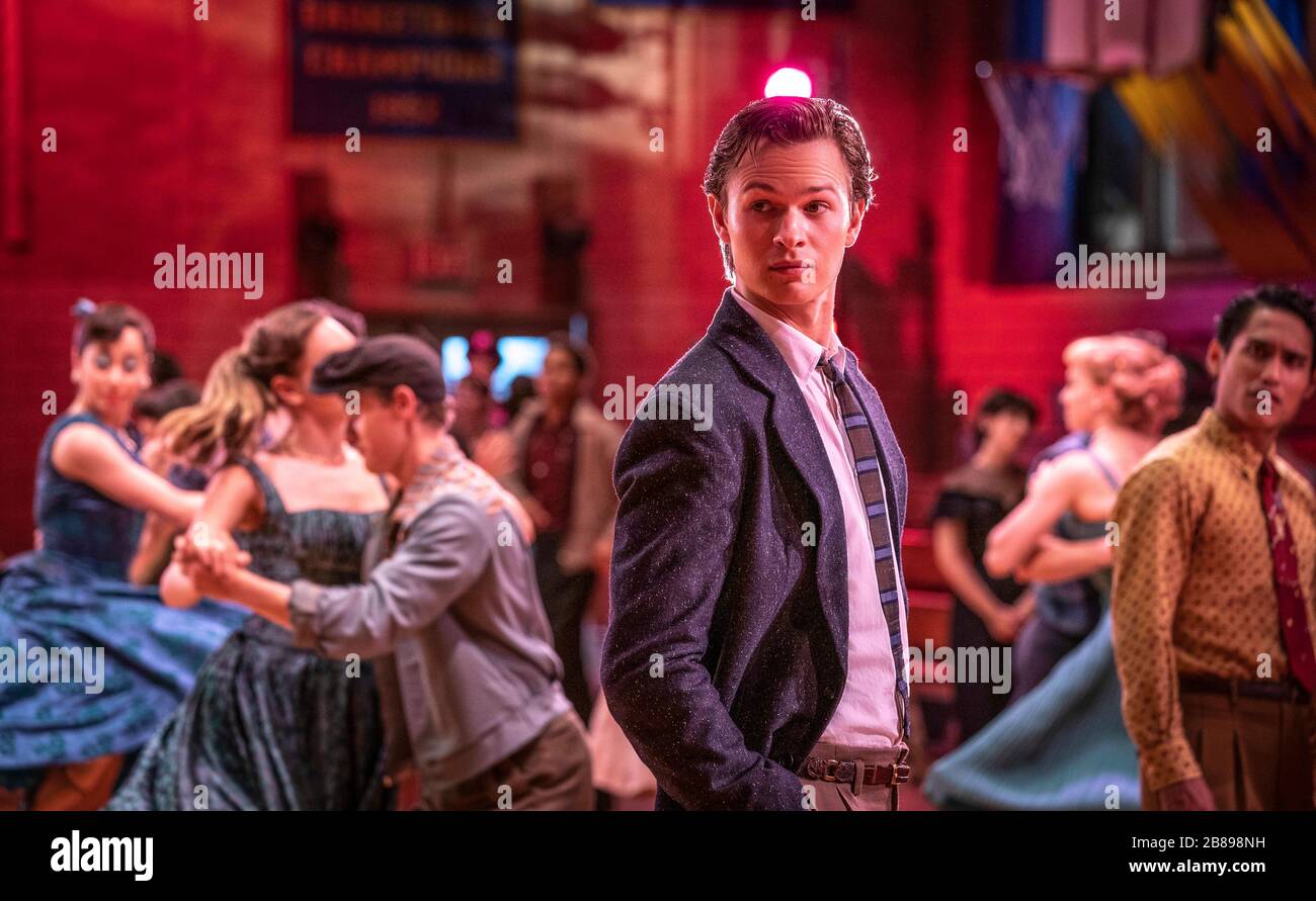 ERSCHEINUNGSDATUM: 18. Dezember 2020 TITEL: West Side Story STUDIO: REGISSEUR: Steven Spielberg PLOT: Eine Adaption des Musicals aus dem Jahr 1957, West Side Story erforscht verbotene Liebe und die Rivalität zwischen den Jets und den Sharks, zwei Teenager von Straßenbanden unterschiedlicher ethnischer Herkunft. HAUPTDARSTELLER: ANSEL ELGORT als Tony. (Bild: © Twentieth Century Studios/Entertainment Pictures) Stockfoto