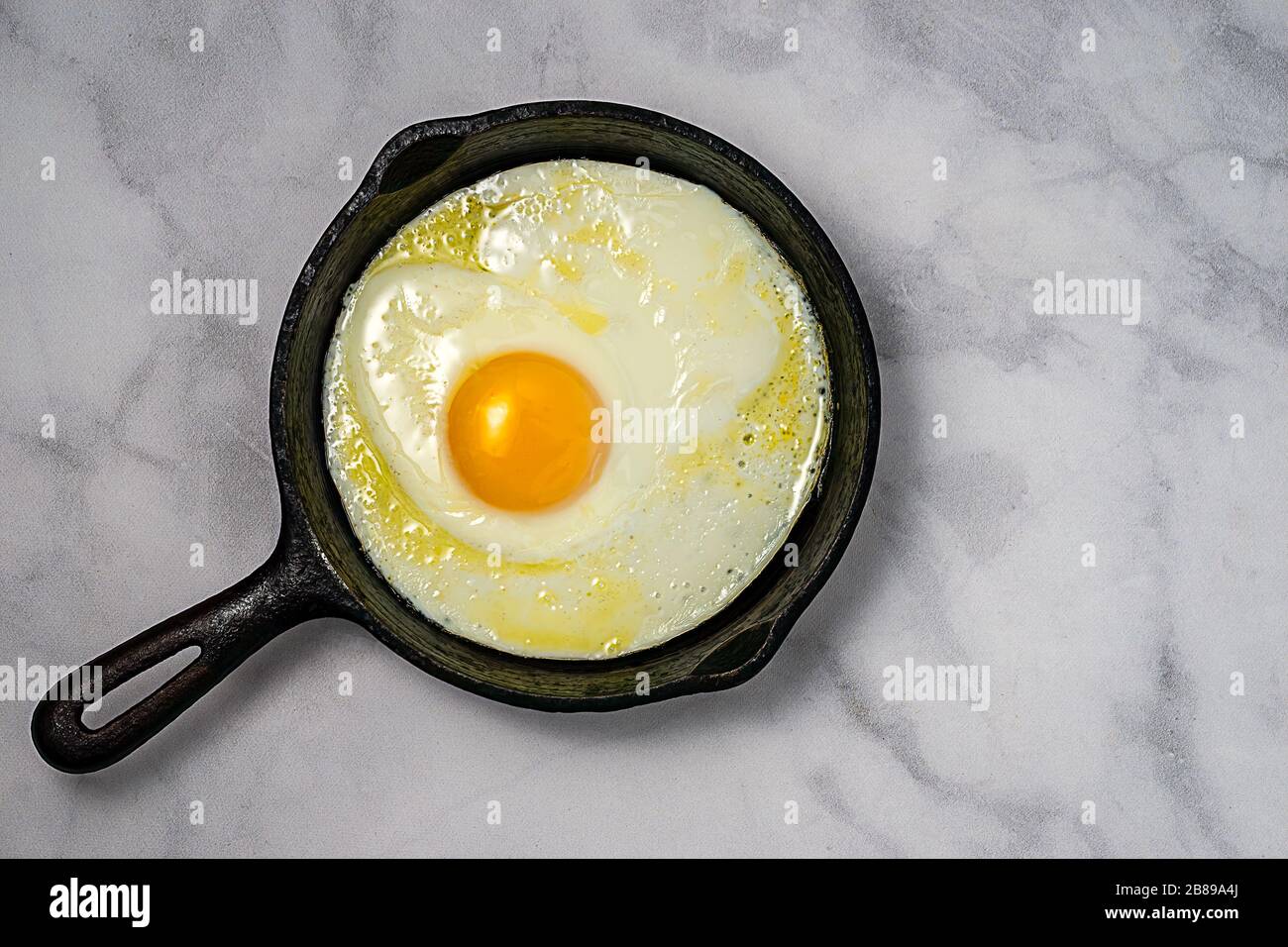 Gebratenes Ei, isoliert. Stockfoto