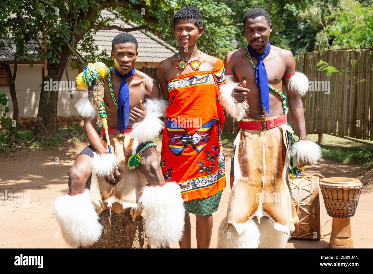 Kulturtänzer im Swazi Cultural Center, Mantenga Nature Reserve, Lobamba, Ezulwini Valley, Königreich Eswatini (Swasiland) Stockfoto