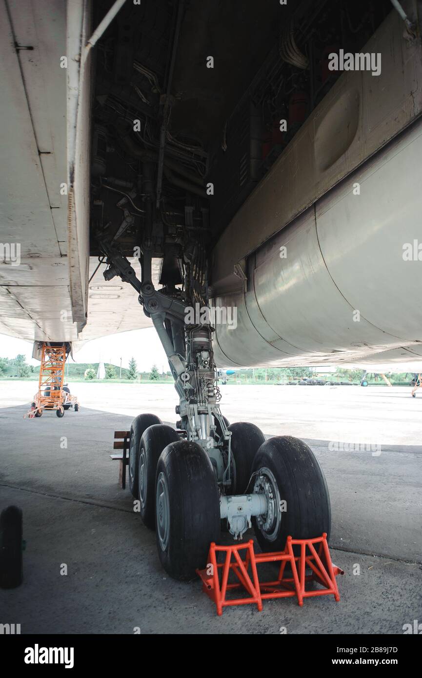 TU-160 Tupolev Überschall-Strategiebomber mit variablem Sweep Wing, Museum Ausstellung Poltava Ukraine Stockfoto