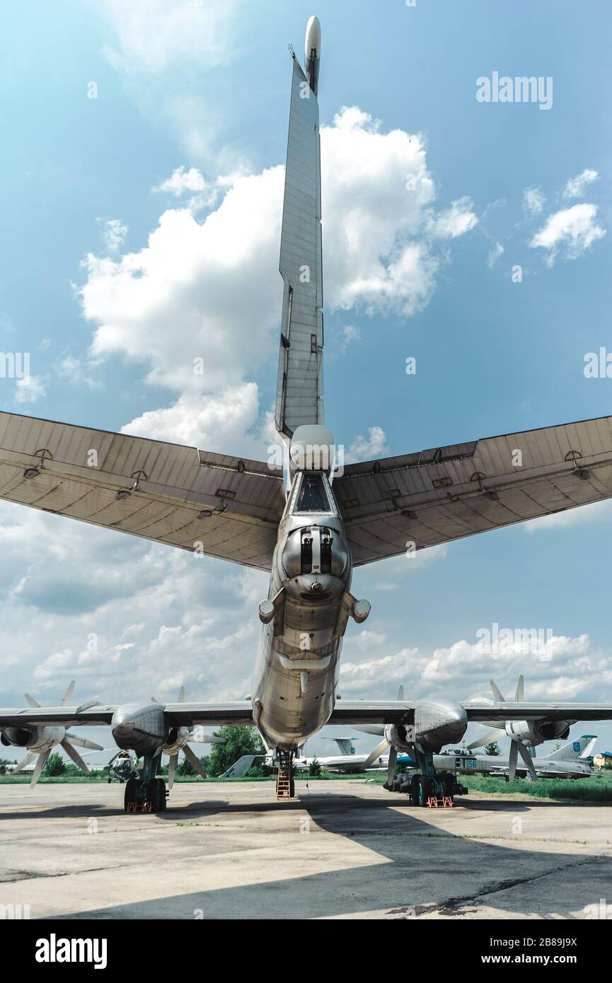 Bär. TU-95. Ausstellung des Museums für Luftfahrt große strategische Bomber- und Raketenplattform mit vier Triebwerken und Turboprop-Antrieb Stockfoto