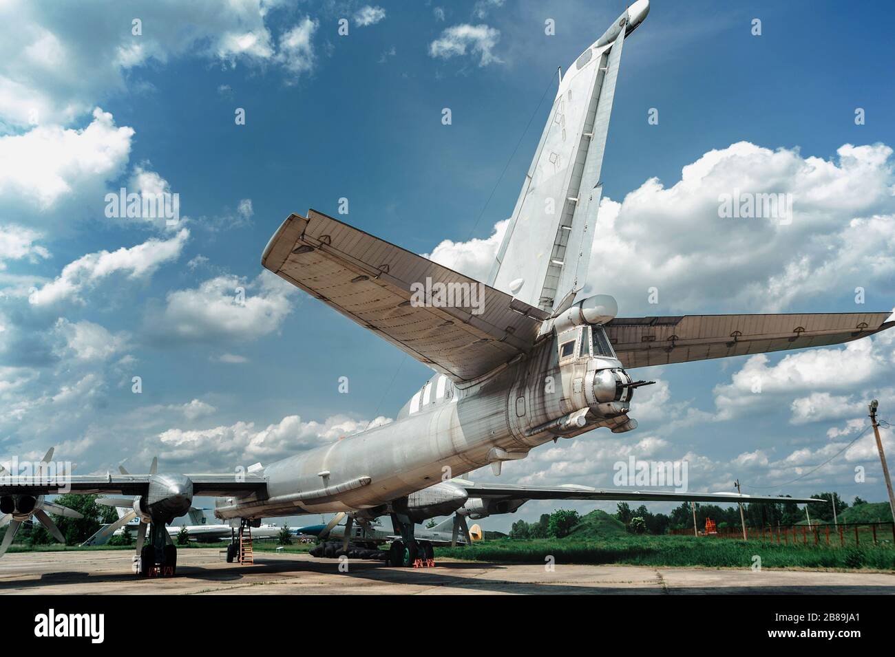 Bär. TU-95. Ausstellung des Museums für Luftfahrt große strategische Bomber- und Raketenplattform mit vier Triebwerken und Turboprop-Antrieb Stockfoto