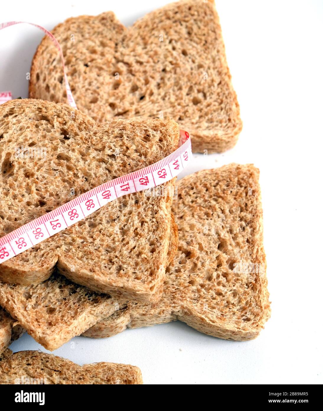 Ernährung Und Bran Brot, Bran Brot Für Gewichtsverlust, Bran Brot Für Alte  Leute Stockfotografie - Alamy