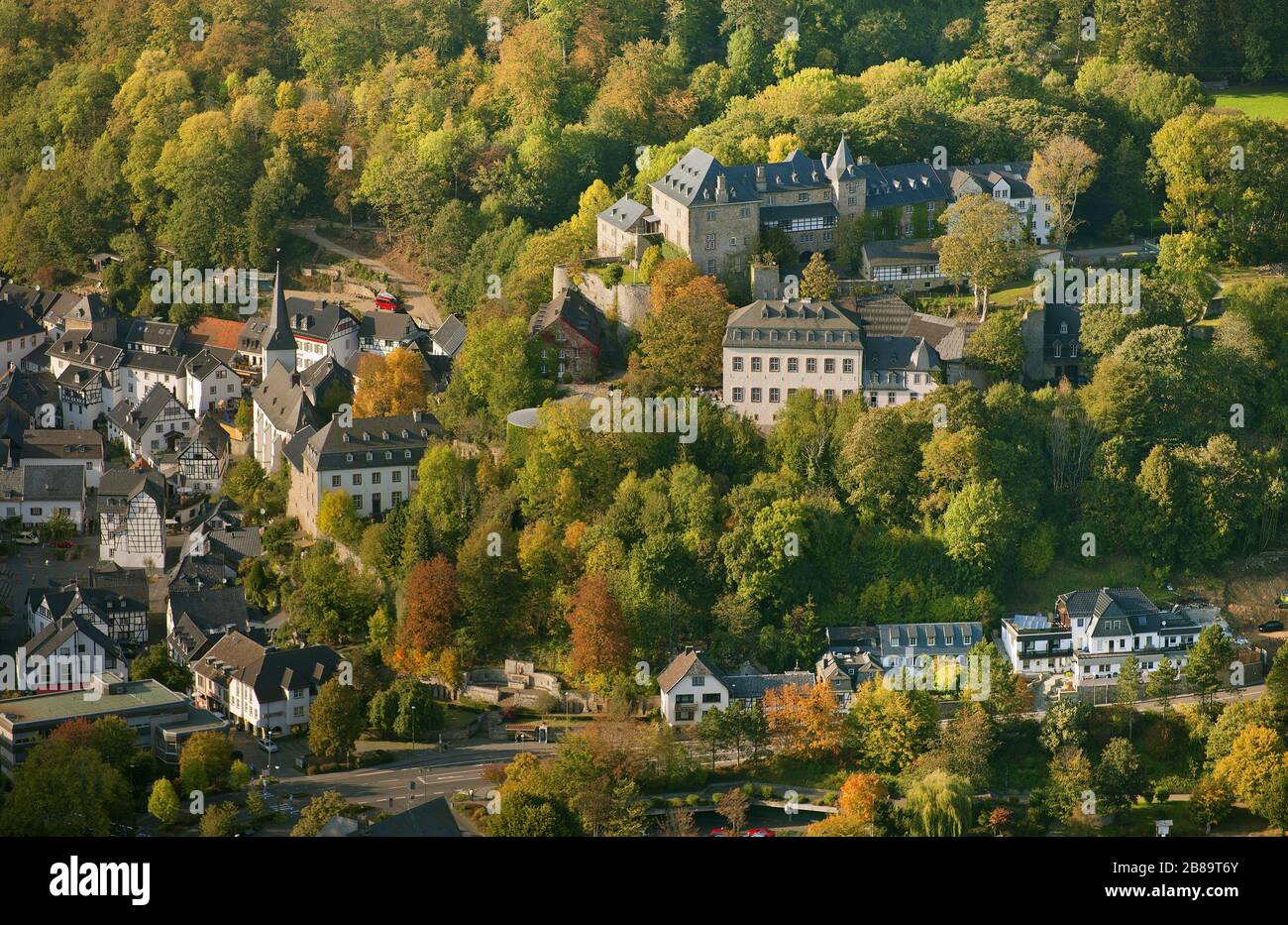 , Schloss Blankenheim mit Jugendherberge, 25.09.2011, Luftbild, Deutschland, Nordrhein-Westfalen, Eifel, Blankenheim Stockfoto