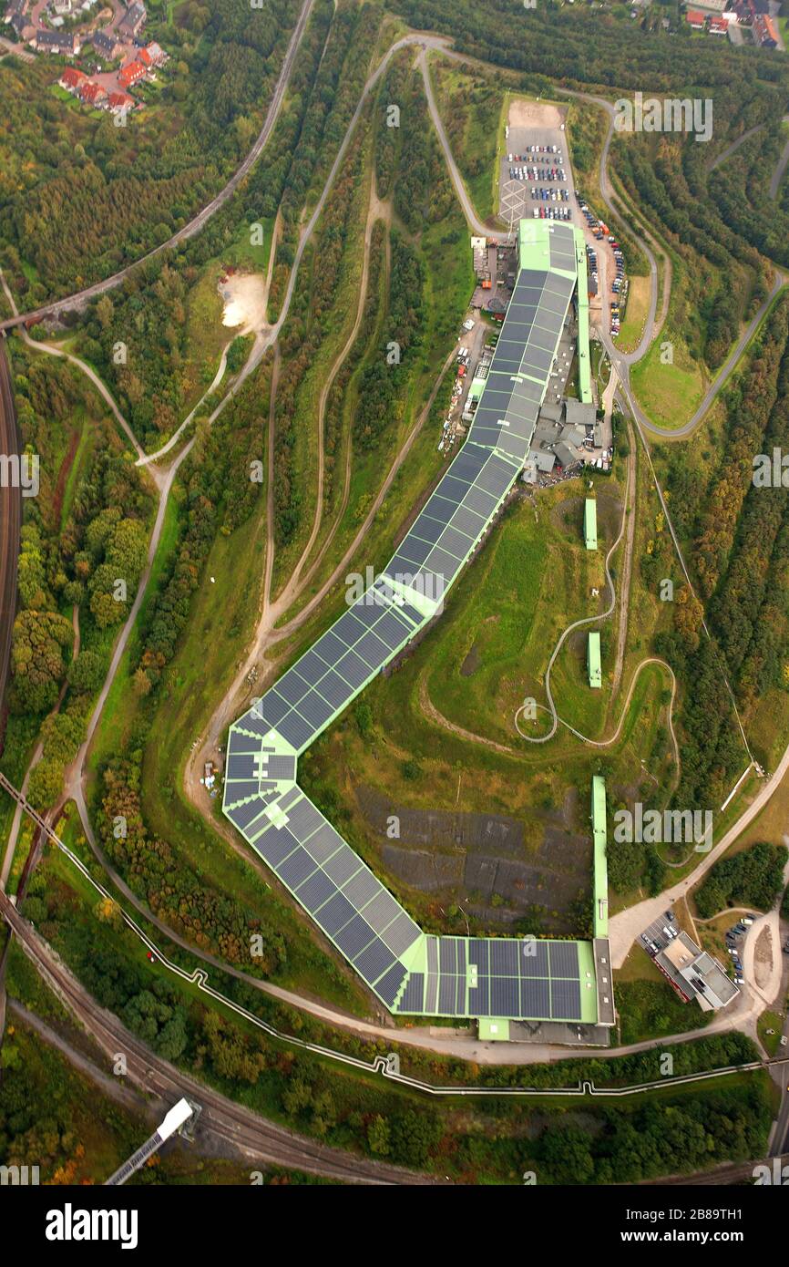, Solarkraftwerk auf dem Dach von Alpincenter Bottrop, 17.10.2011, Luftbild, Deutschland, Nordrhein-Westfalen, Ruhrgebiet, Bottrop Stockfoto