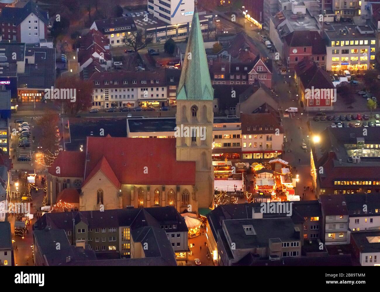 , Nachtaufnahme der Kirche Pauluskirche in Hamm, 22.11.2011, Luftbild, Deutschland, Nordrhein-Westfalen, Ruhrgebiet, Hamm Stockfoto
