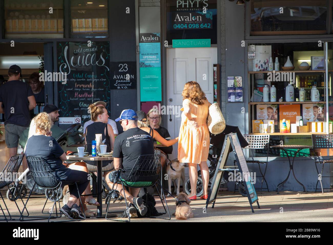 Sydney, Australien. März 2020. Avalon Beach, Sydney, Australien. Samstag, 21. März 2020. Menschen in Sydney missachten die Politik der sozialen Distanzierung als Reaktion auf Coronavirus Credit: martin Beere/Alamy Live News Stockfoto