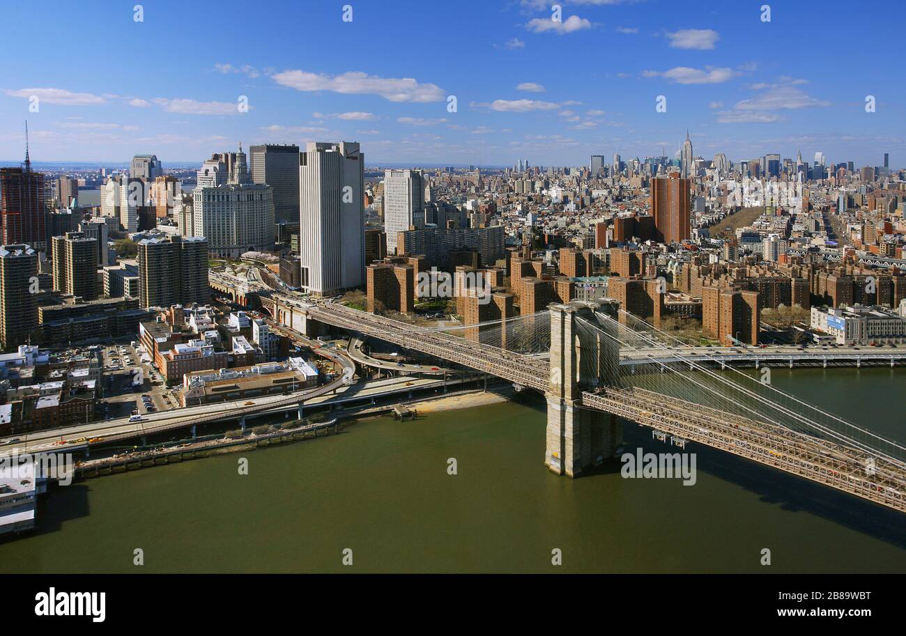 Brooklyn Bridge über den East River, verbindet Manhattan und Brooklyn, 12.04.2009, Luftbild, USA, New York City Stockfoto