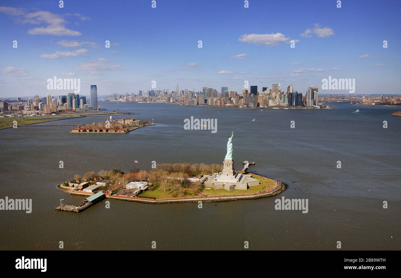 , Freiheitsstatue auf Liberty Island im Hafen von New York, 12.04.2009, Luftbild, USA, New York City Stockfoto