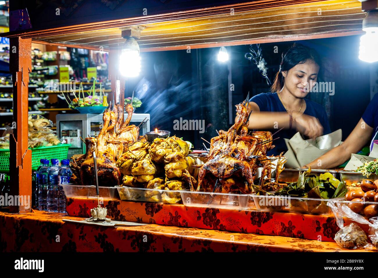 A Street Food Stall am Gianyar Night Market, Bali, Indonesien. Stockfoto