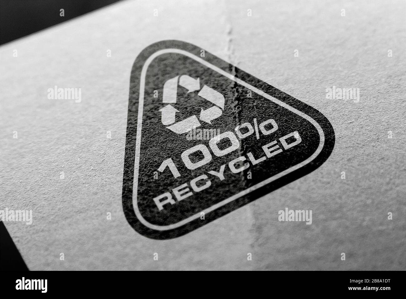 Recyceln Sie das Logo auf dem Hintergrund des Recyclingpapiers. Stockfoto