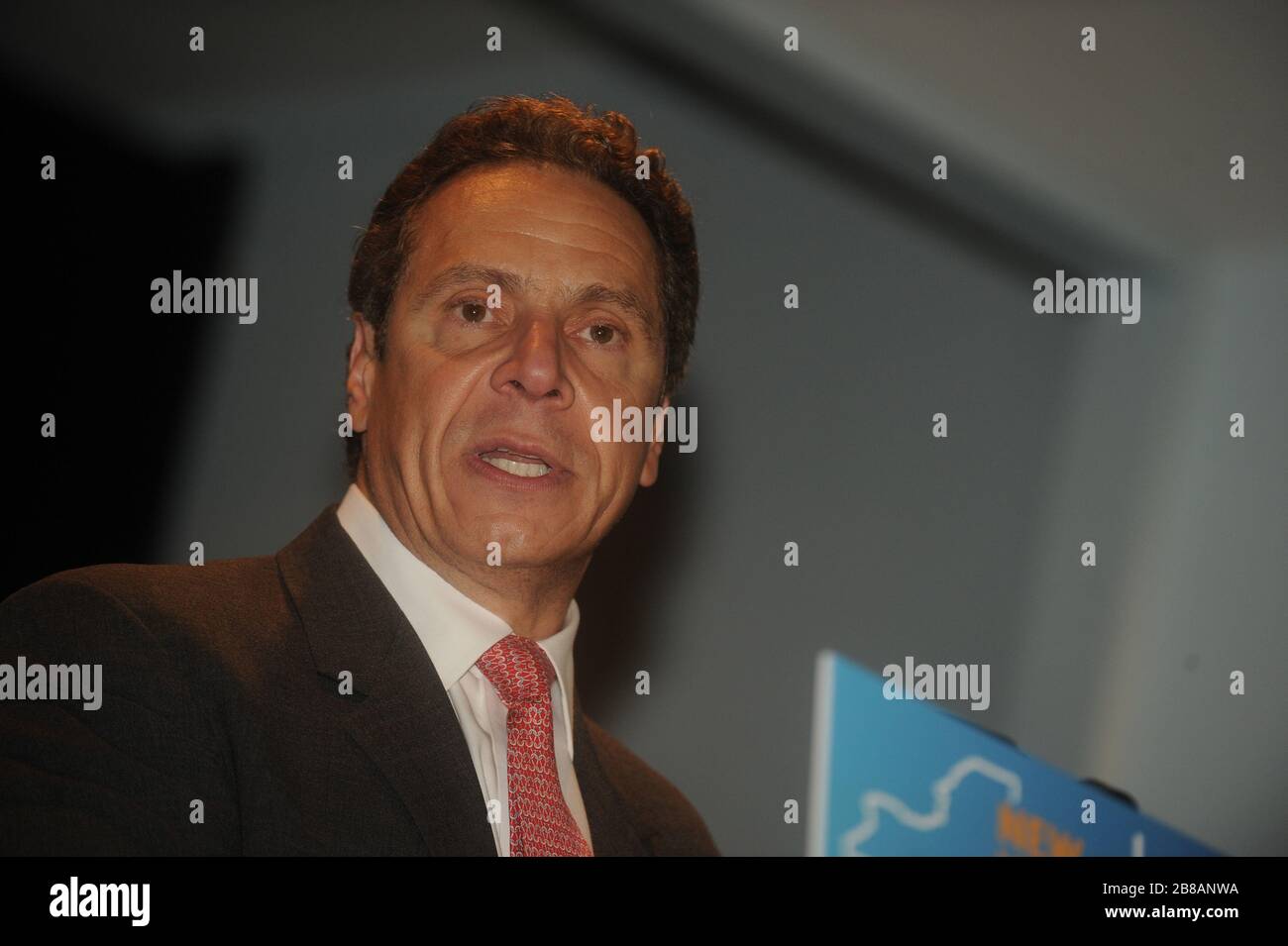 Manhattan, Vereinigten Staaten von Amerika. 12. Juni 2015. NEW YORK, NY - 11. Juni: Reg. Andrew Cuomo nimmt Kampf für Gerechte Bezahlung Kundgebung auch POP STAR Jon Bon Jovi; New York Hotel & Motel Trades Rat am 11. Juni 2015 in New York City. Personen: Reg. Andrew Cuomo Credit: Stürme Media Group/Alamy leben Nachrichten Stockfoto