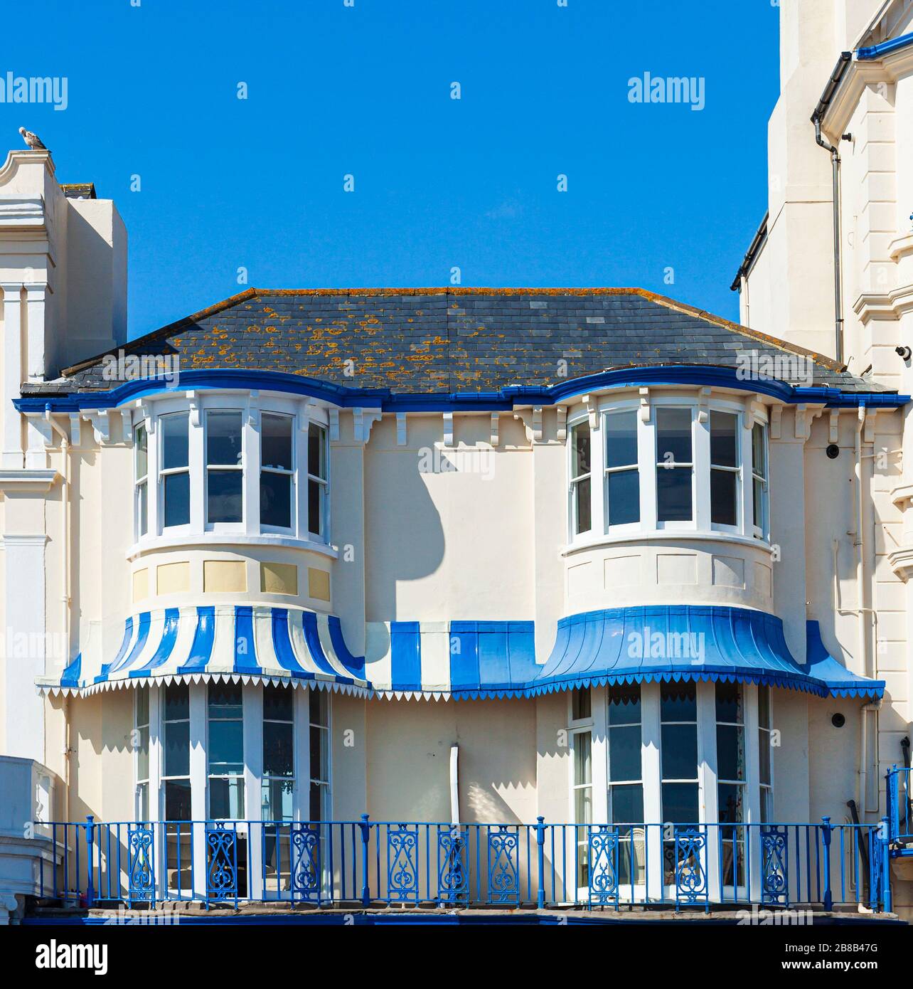 Regency Villa und Regency House. Viktorianische Reihenhäuser, Marine Parade, Eastbourne, East Sussex, England, Großbritannien. Stockfoto