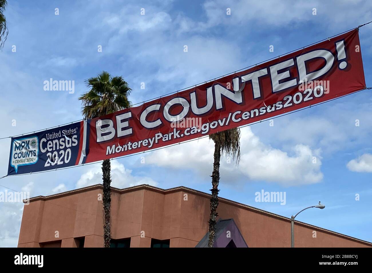 Volkszählungszeichen über dem atlantischen Blvd. Der ausbruch der Coronavirus COVID-19-Pandemie, Freitag, 20. März 2020, im Monterey Park, Kalifornien, USA. (Foto von IOS/Espa-Images) Stockfoto