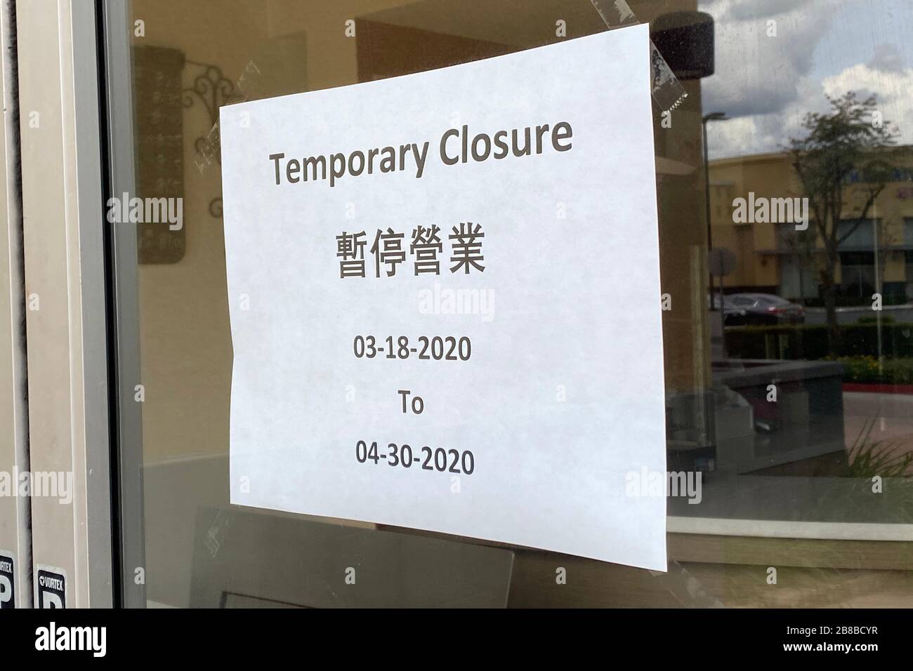 Allgemeine Ansicht des Schließzeichens im Jim's Bakery Restaurant im zuge des Coronavirus COVID-19 Pandemieausbruchs, Freitag, 20. März 2020, im Monterey Park, Kalifornien, USA. (Foto von IOS/Espa-Images) Stockfoto