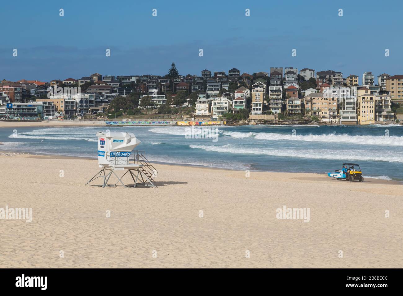 Bondi Beach war gestern wegen unannehmbarer Menschenmassen geschlossen. Die jüngsten Regeln zur sozialen Distanzierung wurden ignoriert, und infolgedessen musste die Regierung c Stockfoto