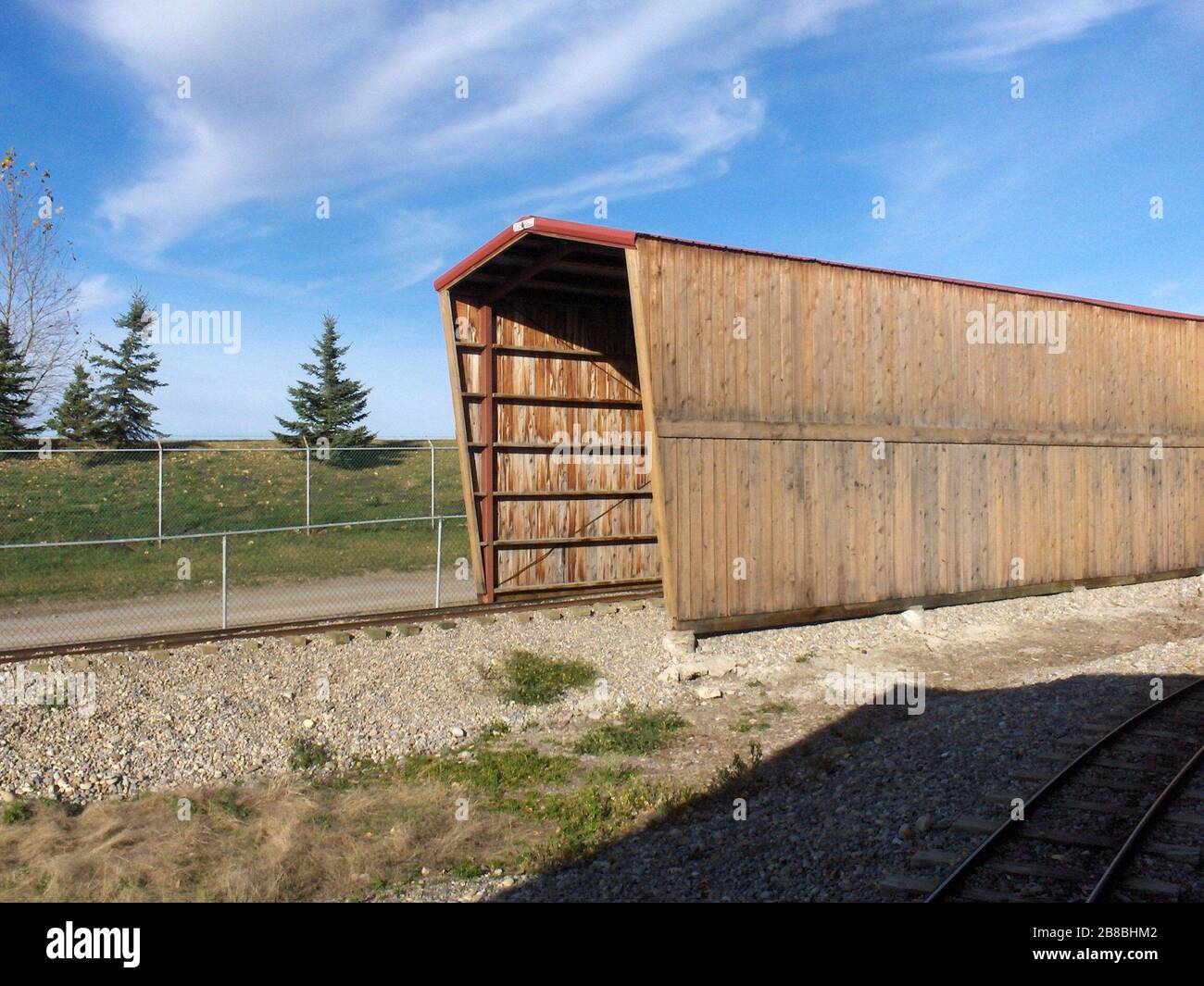 "Englisch: Calaway Park (Calgary, Kanada) - Der Tunnel, der Zug durch und verlässt sich der Pässe, vorbei an den Bahnhof ist die Kamera montiert.; vom 9. Oktober 2006; Bild vom Mitarbeiter (ride Operator) der Calaway; Jonathan Kante;". Stockfoto