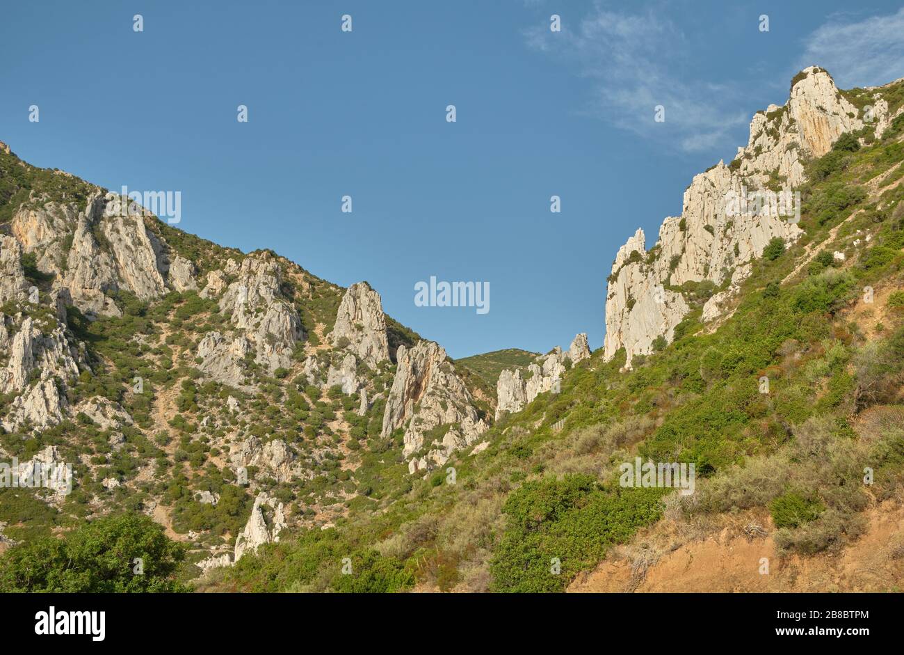 Blick auf die Bugerru Berge, die Küstengipfel im Süden von Sardinien, Italien Stockfoto