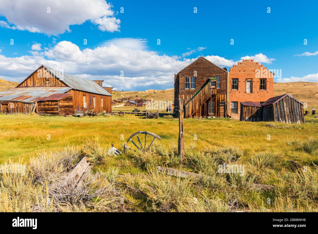 Alte Häuser und Scheune in der Geisterstadt Bodie, Kalifornien, USA Stockfoto