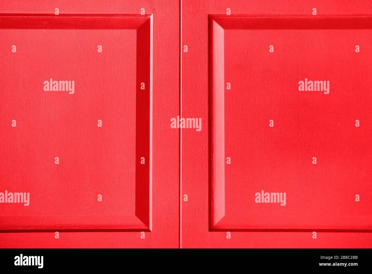 Rote Wandtafelstruktur aus Holz. Detailgenauigkeit mit Kopierbereich. Stockfoto