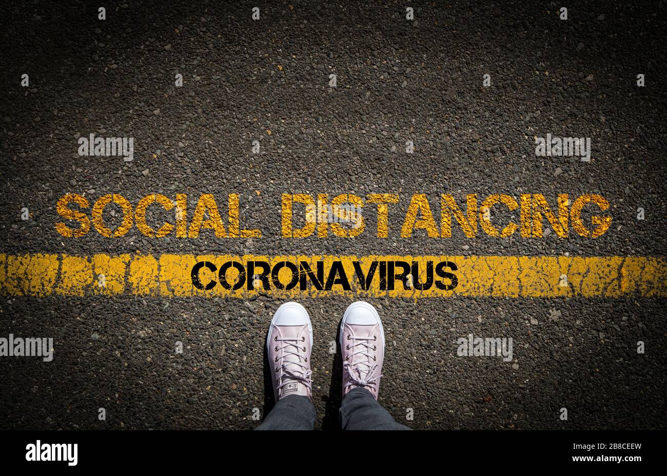 Soziale Distanzierung, um die Verbreitung von Coronavirus zu verringern, Konzeptbild. Stockfoto