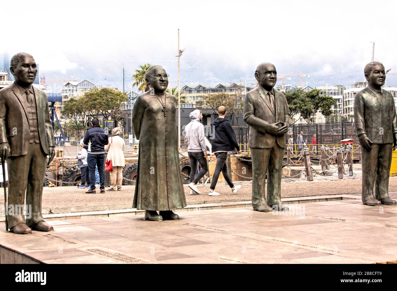 Bronzestatuen der Friedensnobelpreisträger auf dem Nobelplatz: Nkosi Albert Luthuli, Desmond Tutu, FW de Klerk und Nelson Mandela Stockfoto