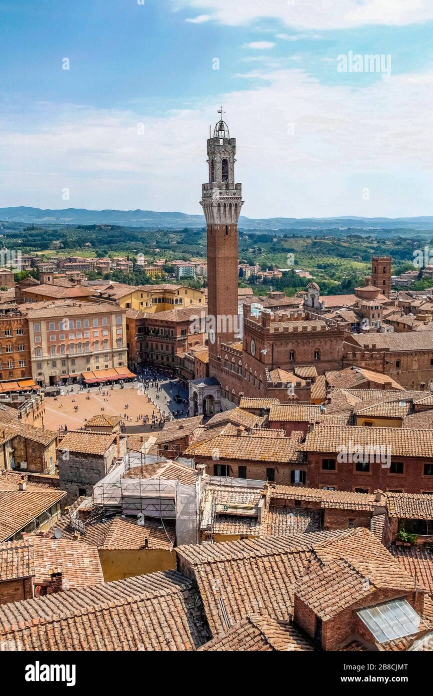 Italien Toskana Siena - Piazza del Campo - Blick auf den Palazzo Pubblico Stockfoto