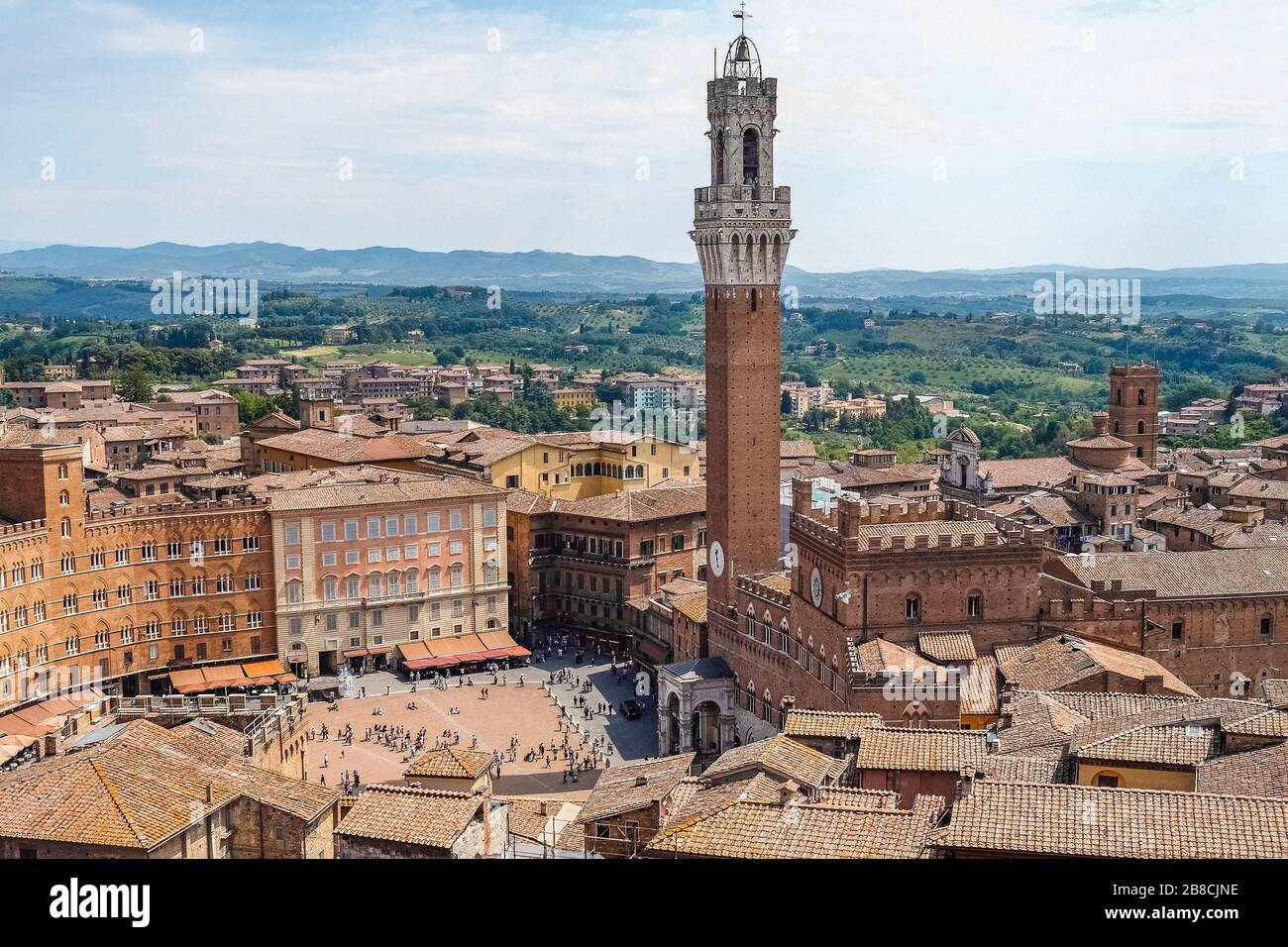 Italien Toskana Siena - Piazza del Campo - Blick auf den Palazzo Pubblico Stockfoto