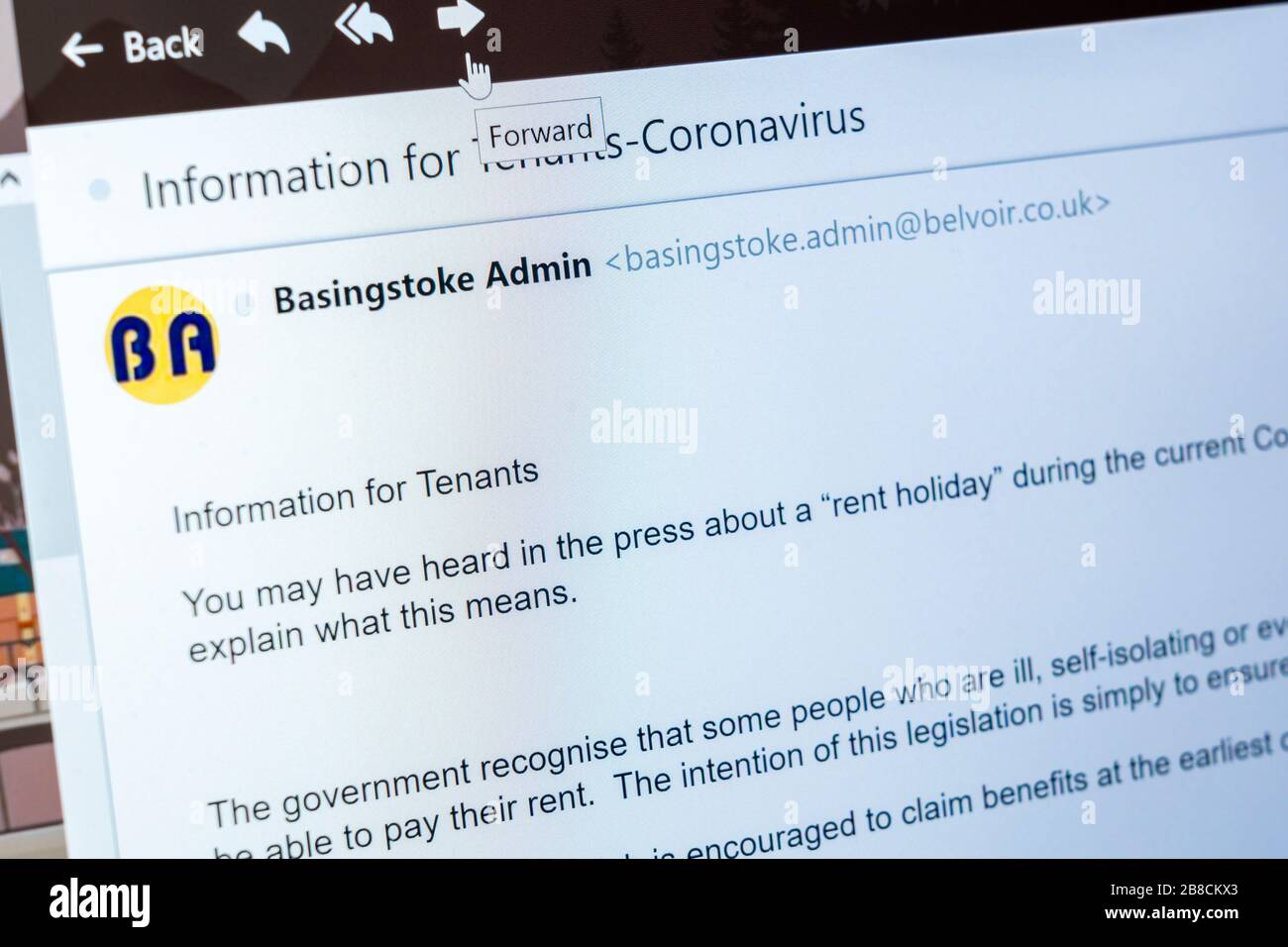 Eine E-Mail von einer Vermietagentur an Mieter über Coronavirus Covid 19 und einen Mieturlaub, Basingstoke, England Stockfoto