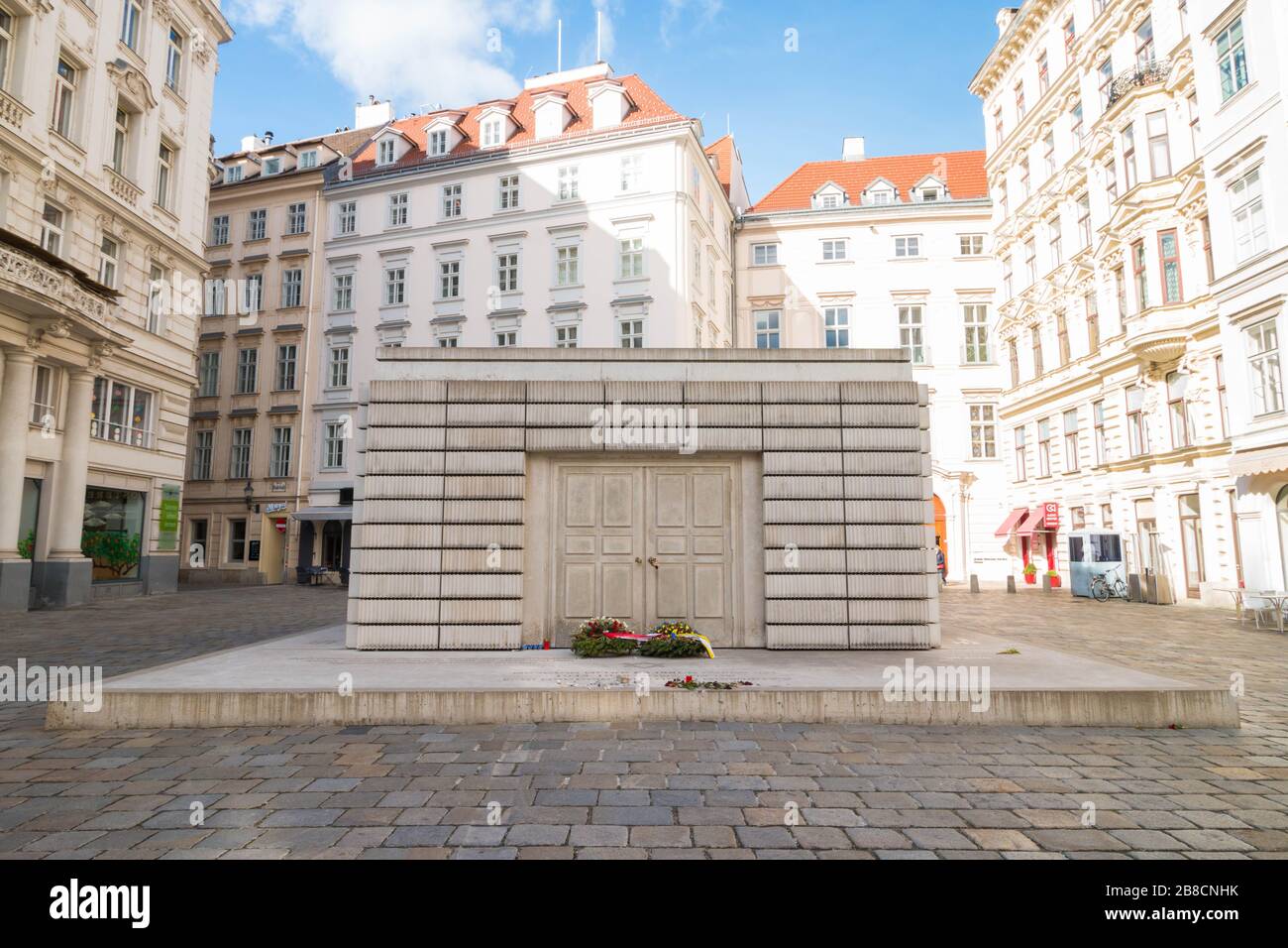 Wien, Österreich - 23. Februar 2020: Holocaust-Denkmal am Judenplatz (Namenlose Bibliothek) am Judenplatz. Stockfoto