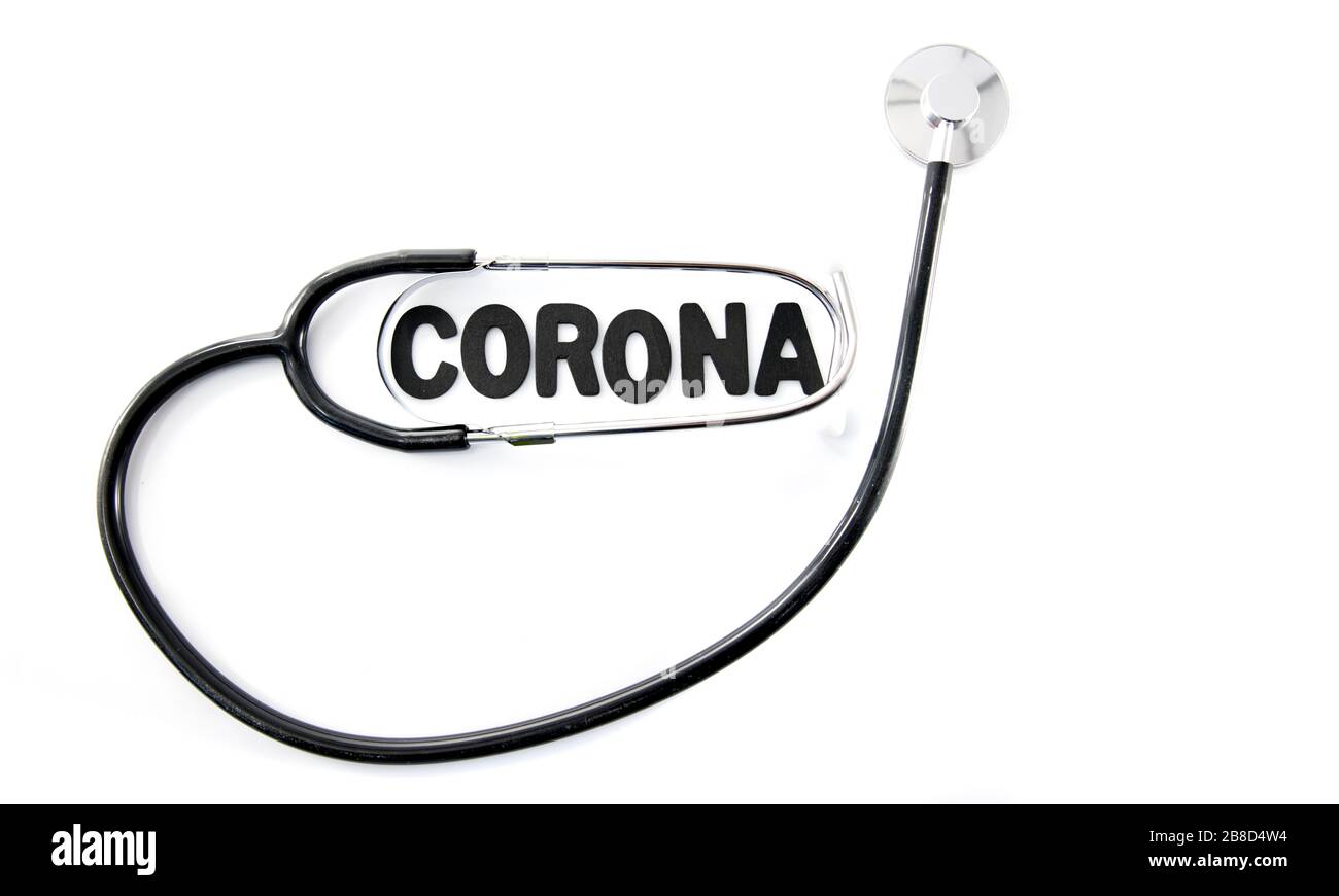 corona-virus-Konzeptbild mit Text in schwarz-weiß und Stethoskop Stockfoto
