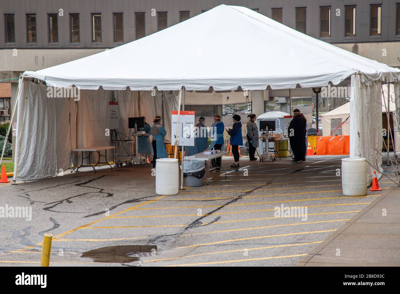 Eine Drive-Thru-COVID-19-Screening-Einrichtung im UC Health Center öffnet für Patienten nach der Coronavirus COVID-19-Pandemie, Donnerstag, 19. März 2020, in Cincinnati, USA. (Foto von IOS/Espa-Images) Stockfoto