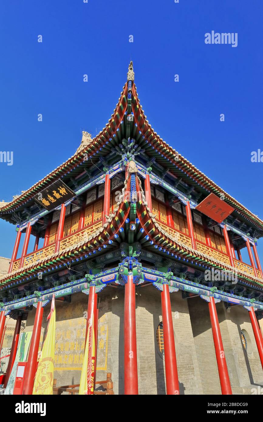 Wenchang Pavillon-Gitterfenster-rot lackierten Säulen-bunten Holzbalken-Giebel Hüftdach-Jiayu Pass-Jiayuguan-Gansu-China-0739 Stockfoto