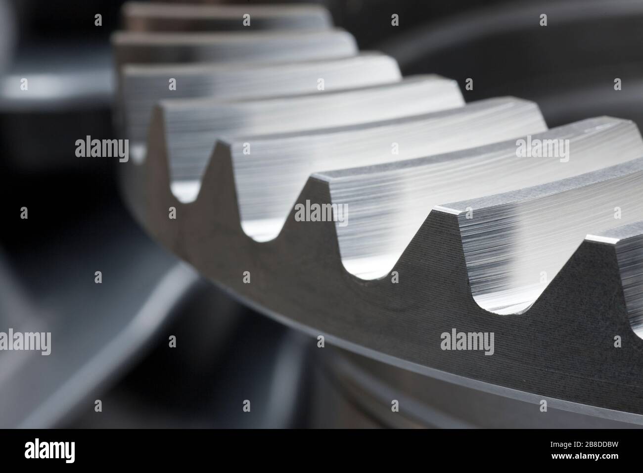 Nahaufnahme von Zahnrädern in einer Maschine Stockfoto