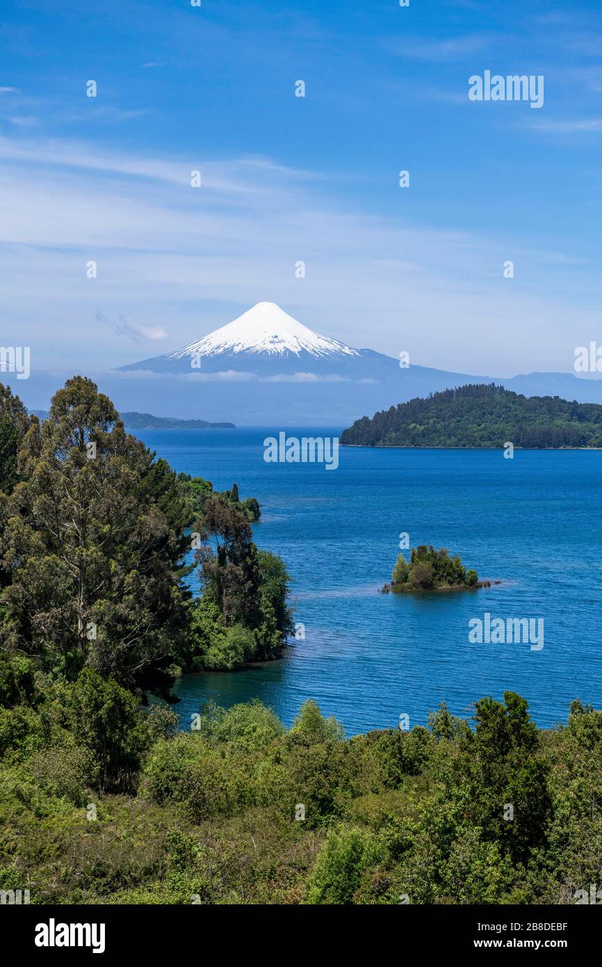 Osorno Vulkan und Llanquihue See, Puerto Octay, Region de los Lagos, Chile Stockfoto