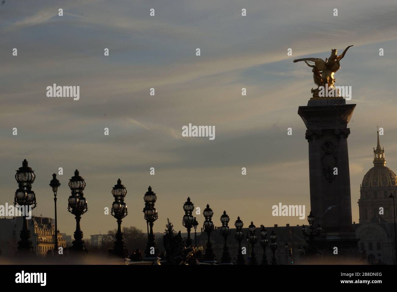 BLICK VON DER BRÜCKE ALEXANDRE III IN PARIS - FRANKREICH Stockfoto