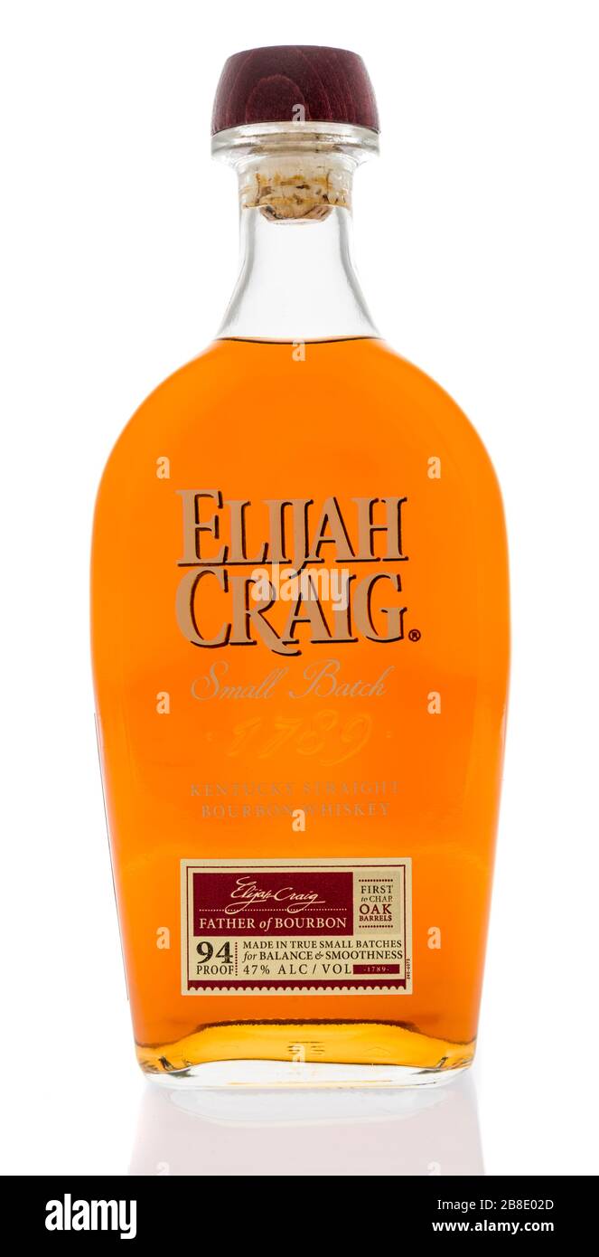 Winneconne, WI - 20. März 2020: Eine Flasche Elijah Craig Kentucky gerader Bourbon-Whisky auf isoliertem Hintergrund. Stockfoto