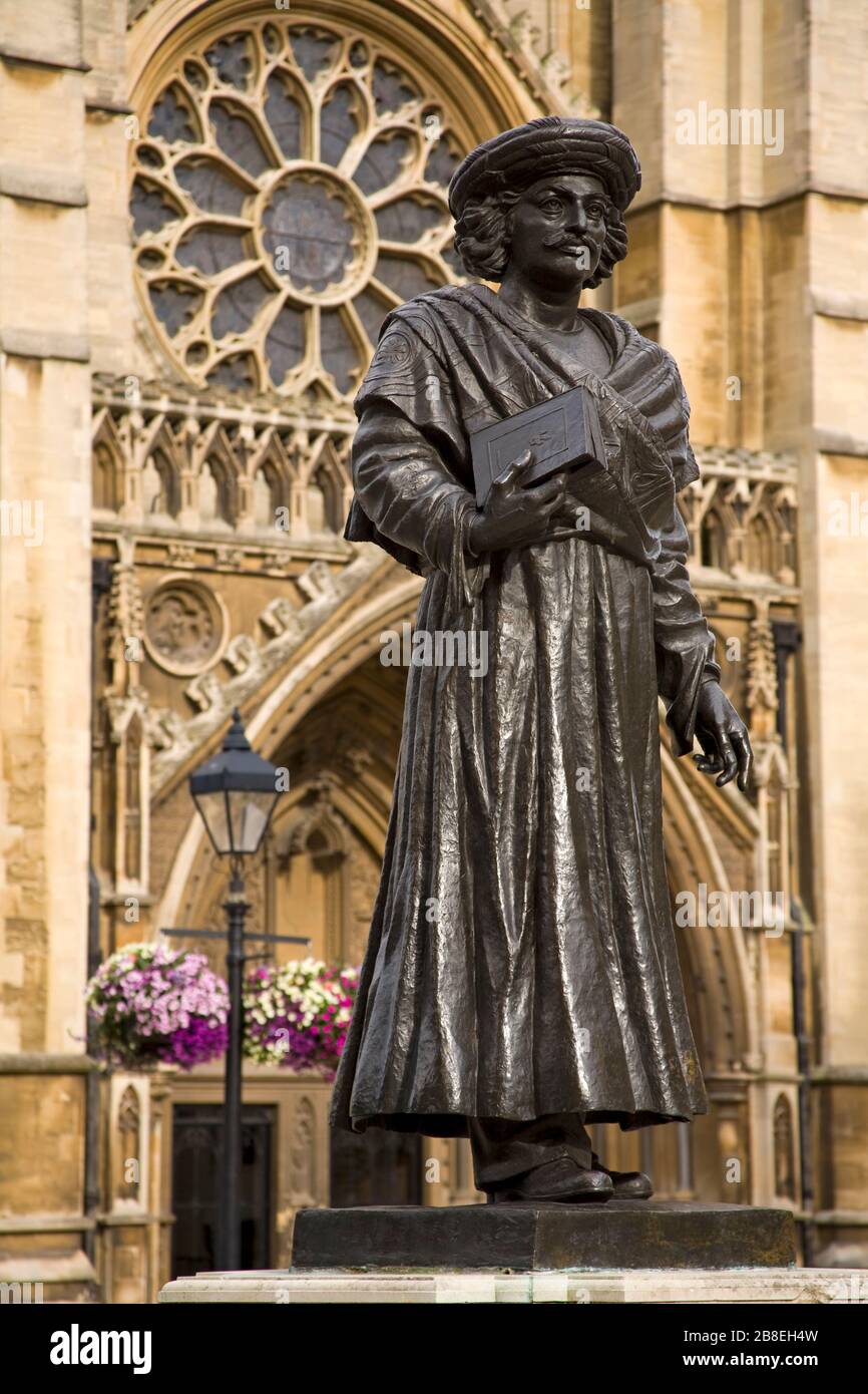 Rajah Rammohun Roy Statue & Bristol Cathedral, Bristol City, Wiltshire County, England, Großbritannien Stockfoto