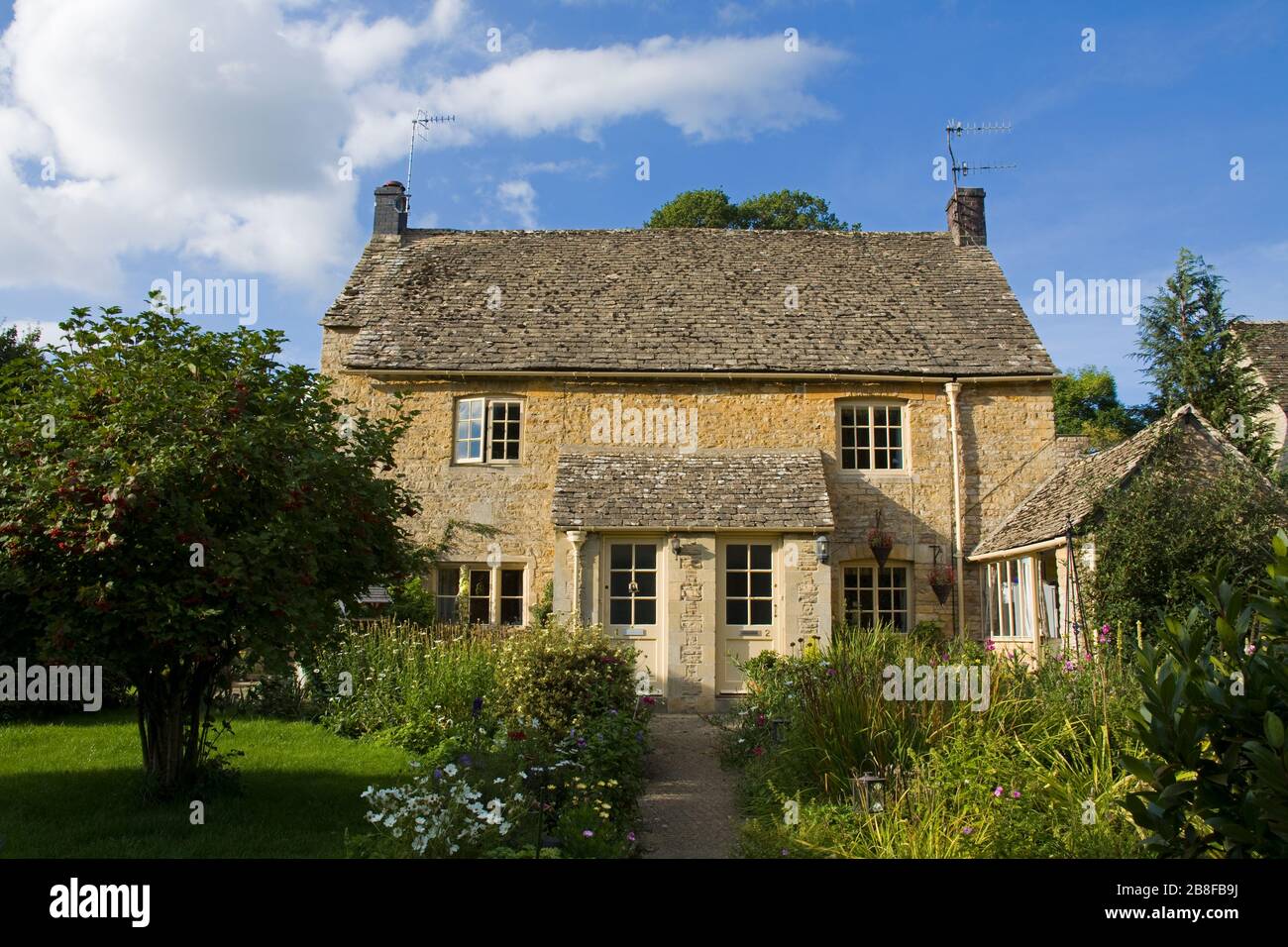 Kalksteinhaus in Upper Slaughter Village, Gloucestershire, Cotswold District, England, Großbritannien, Europa Stockfoto