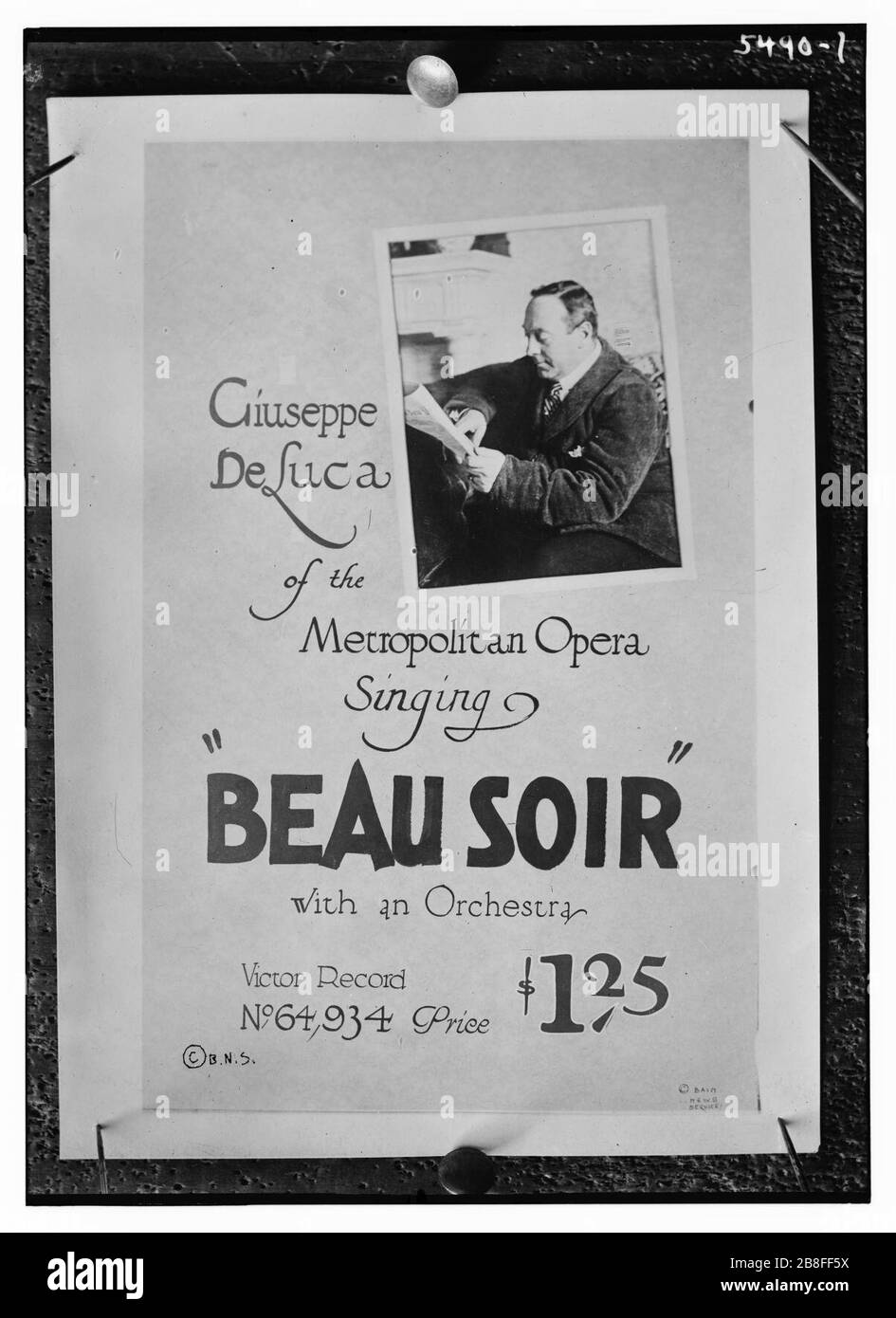 Giuseppe de Luca von der Metropolitan Opera singt "Beau Soir" mit einem Orchester, Victor Record Stockfoto