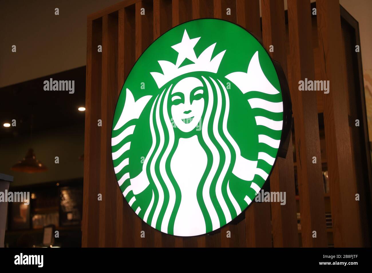 Das Logo von Starbucks Kaffee ist im Galeria Shopping and Entertainment Center zu sehen. Stockfoto