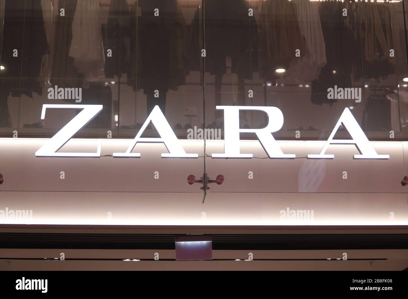 Das Logo von Zara ist im Galeria Shopping and Entertainment Center zu sehen. Stockfoto